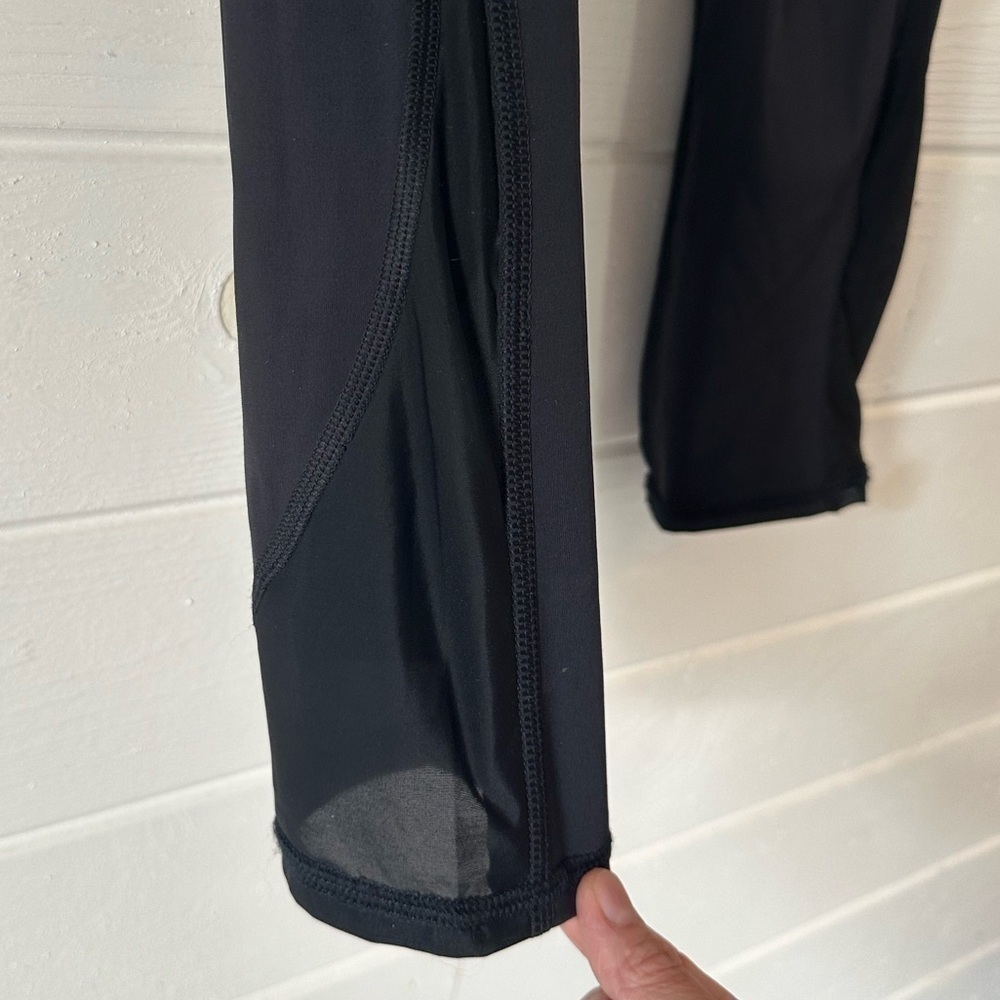 Athleta Lightning Stash Pocket Capri Athletic Compression Leggings / Black Sz S - Picture 9 of 14